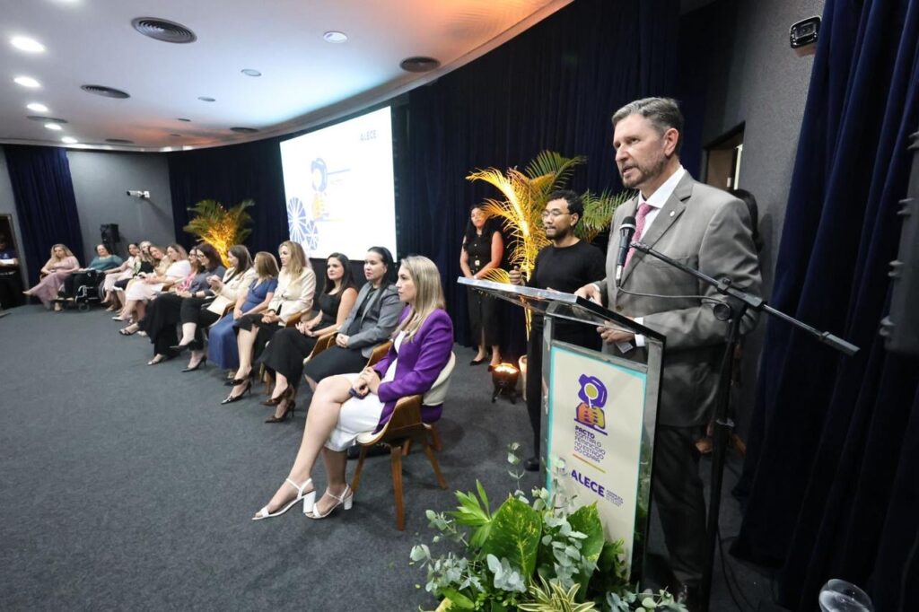 Pacto contra o Feminicídio no Ceará é assinado e lideranças femininas são homenageadas na Alece 1 55a912de f901 4d32 b0fe eb3d0734601f