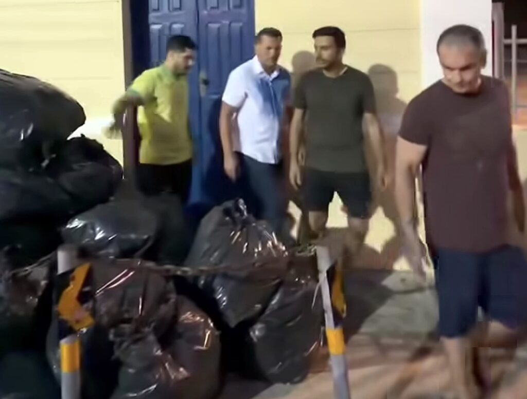Dep. André Fernandes é criticado ao fazer vídeo jogando lixo em frente a Prefeitura de Fortaleza 1 IMG 9169
